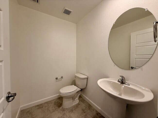 Building Photo - 3 BED 2.5 BATH 2 CAR GARAGE TOWNHOUSE W/ LOFT IN HENDERSON CADENCE COMMUNITY FEAT. COMMUNITY POOL!
