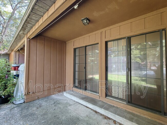 Building Photo - 830 SW 56th Terrace