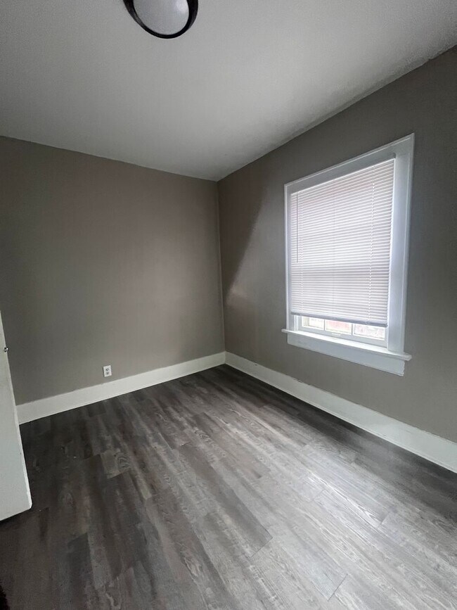 Building Photo - Coming Soon to Midtown - 3 Bedroom 3 Bath Townhome!