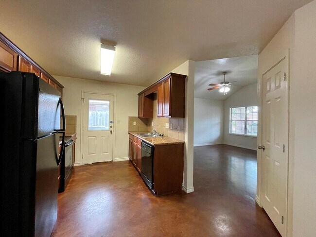 Building Photo - 207 B Andy Ln