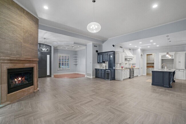 Building Photo - 6464 Snowheights Ct