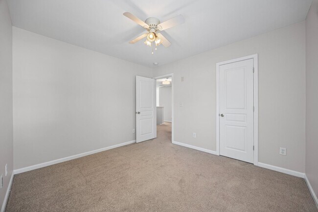 Building Photo - Idyllic 3-bed, 2.5 bath in the desirable W...