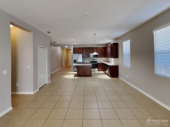 Building Photo - 2557 Isabela Terrace