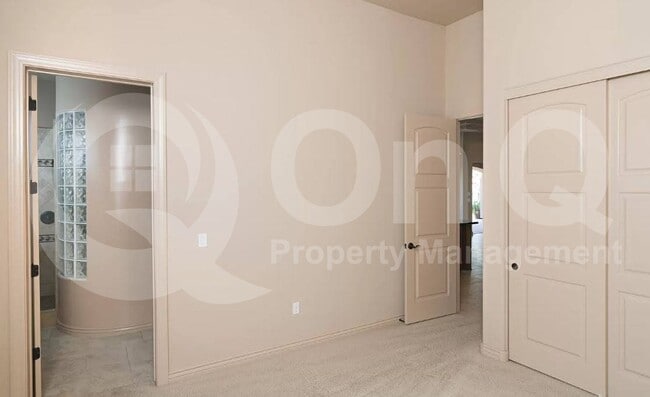 Building Photo - 2950 E Latham Way