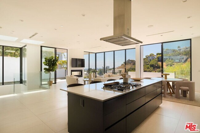 Building Photo - 1516 Forest Knoll Dr