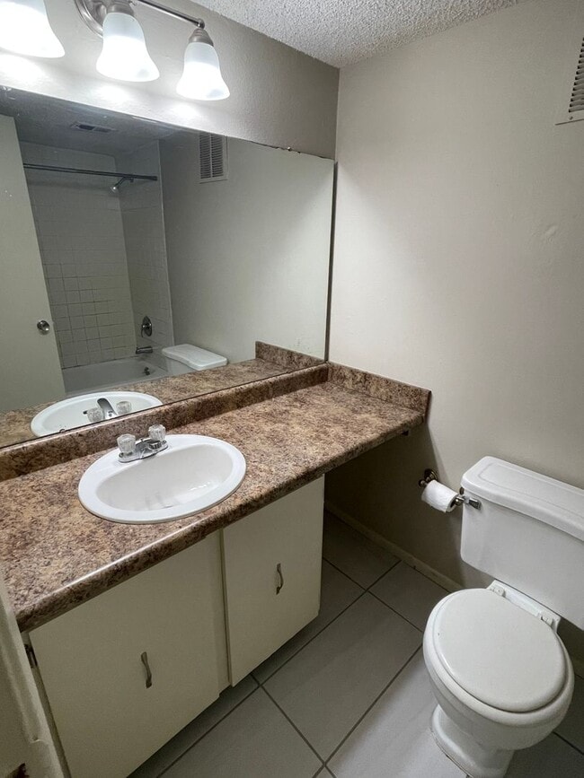 Building Photo - 2BD/2BA Condo located on the Germantown/Memphis Line!