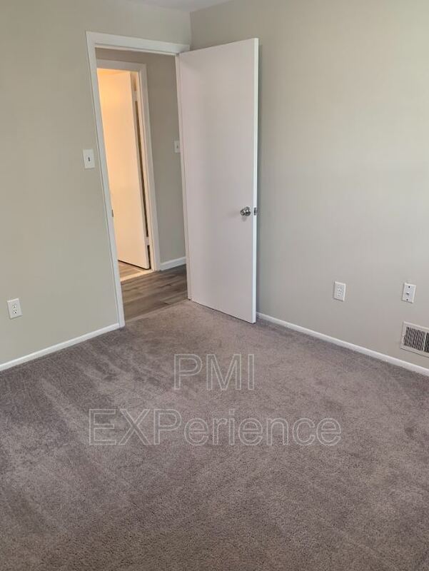 Building Photo - 5600 Daniel Cir