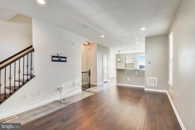 Building Photo - 1101 Trenton Pl SE