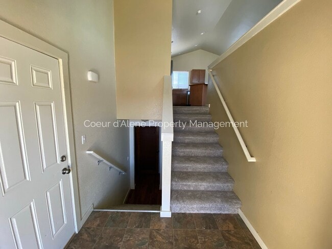 Building Photo - 3 bed house w/ family room in The Landings!