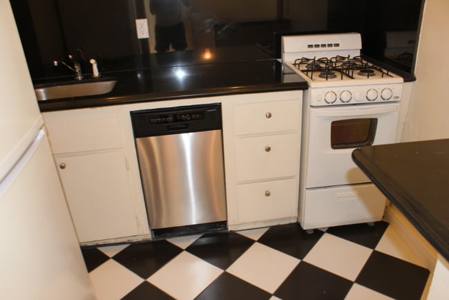 Building Photo - 638 S Cloverdale Ave