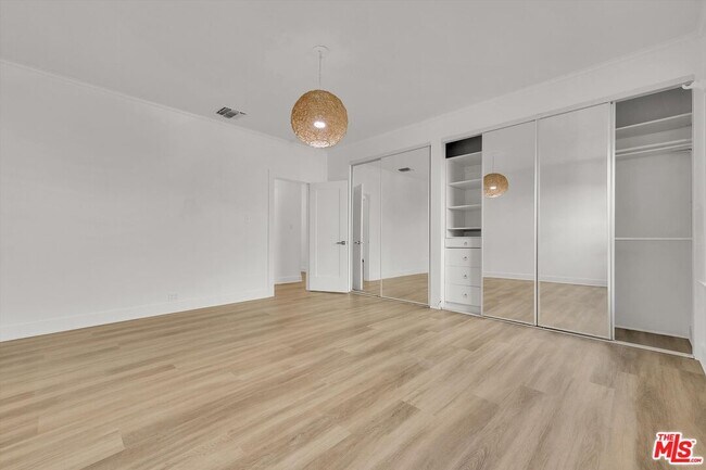 Building Photo - 205 Canon Dr