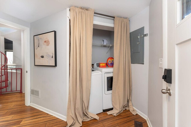 Building Photo - 585 Granny Lewis Ln