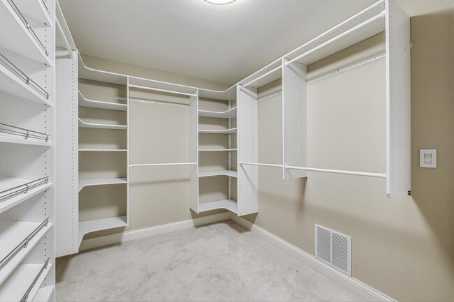 Building Photo - 107 W 59th St