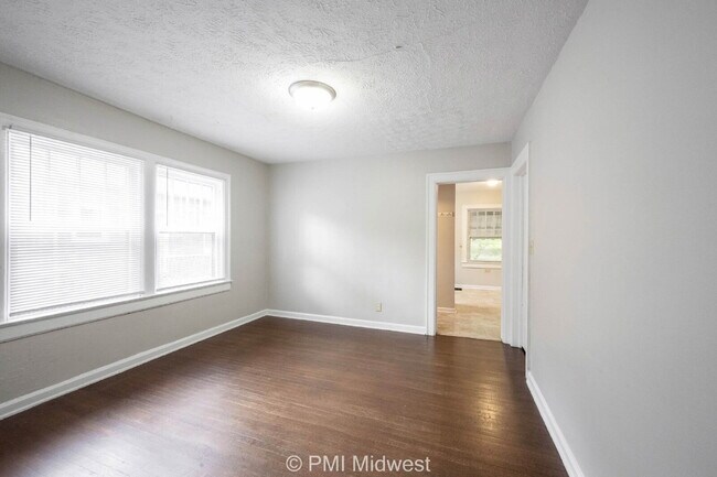 Building Photo - "Charming 3-Bedroom Retreat with Hardwood ...