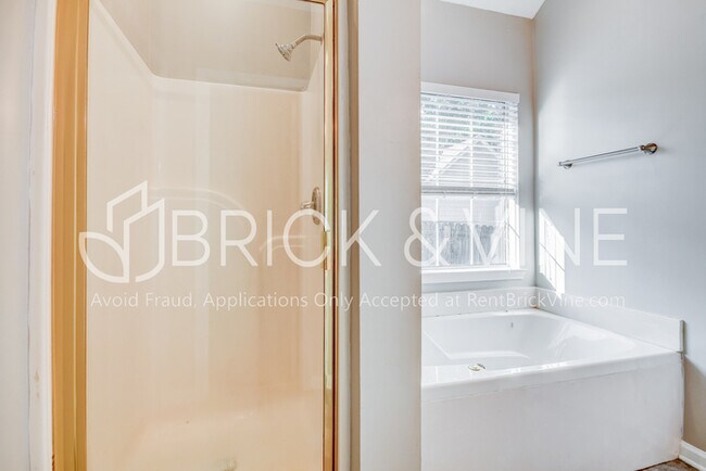 Building Photo - 505 Baronne St