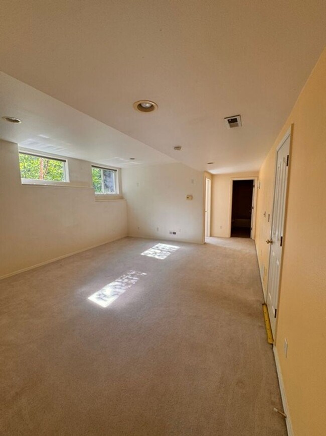 Building Photo - 10100 Zermatt Cir