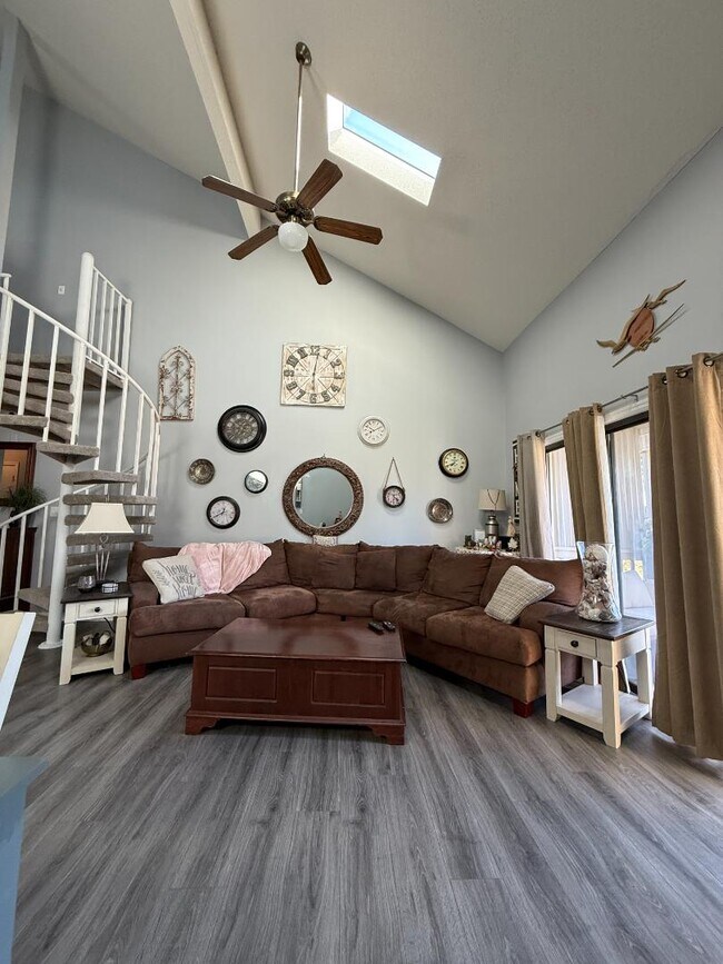 Building Photo - 1095 Plantation Dr W