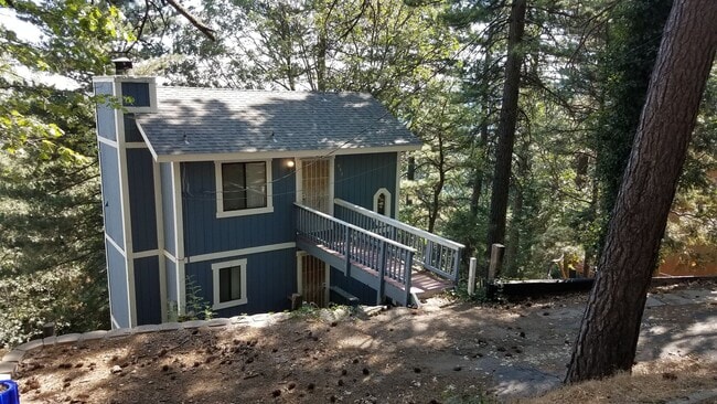 Building Photo - For rent:  2 bedroom, 1 bath house