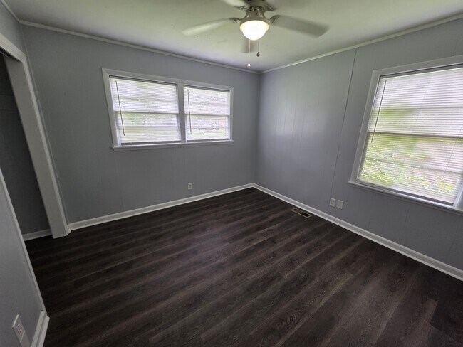 Building Photo - 3607 Inglewood Dr NW
