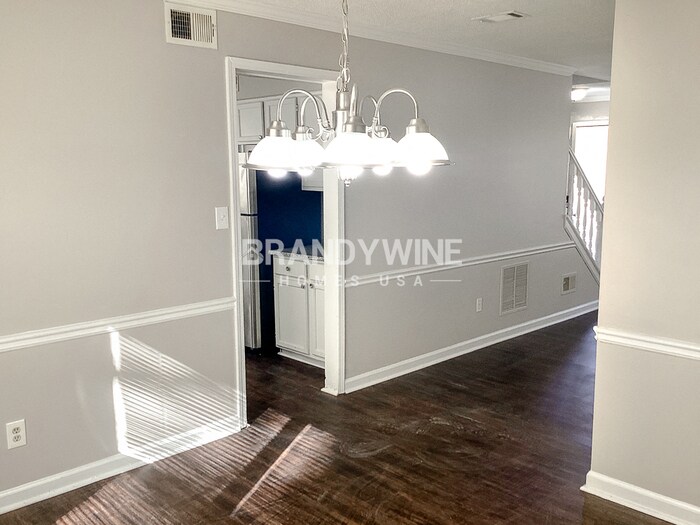 Building Photo - 1577 Linksview Close