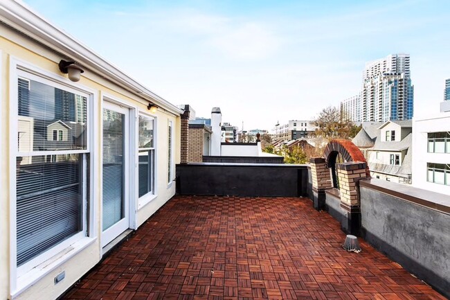 Building Photo - Luxury Midtown Private Retreat!