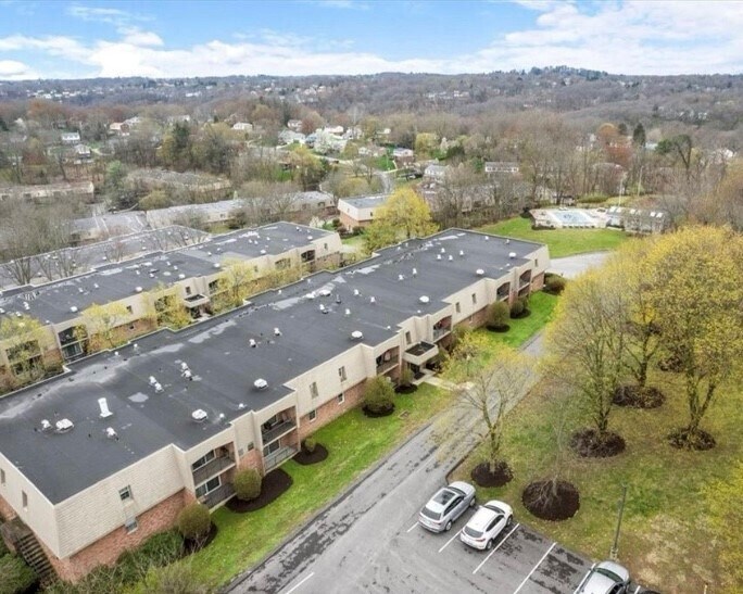 Building Photo - 611 Calais Dr