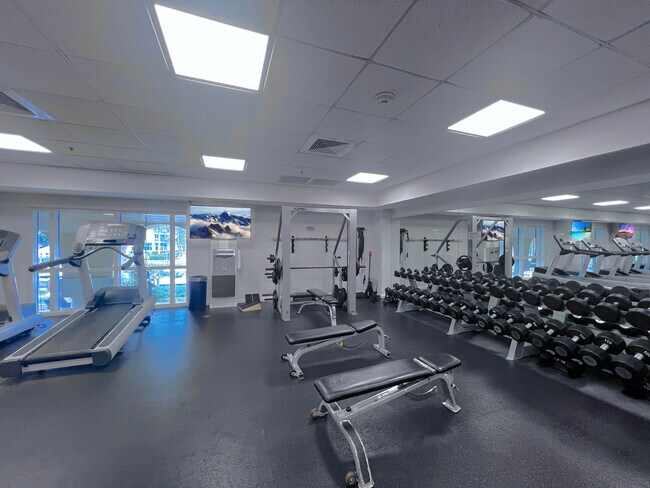 Building Photo - 511 SE 5 Ave