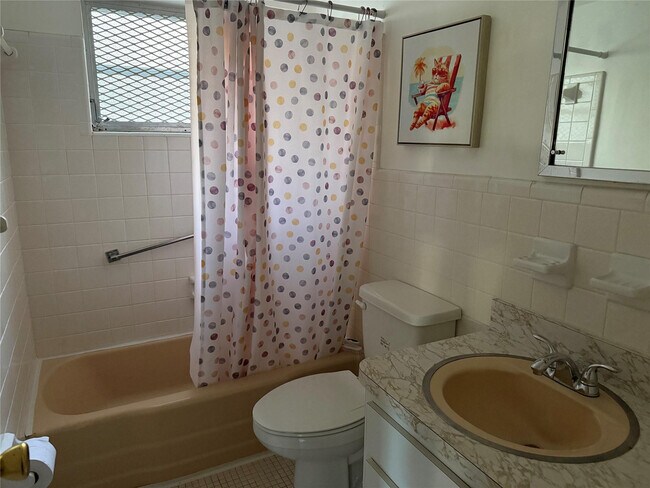 Building Photo - 2115 NE 42nd Ct