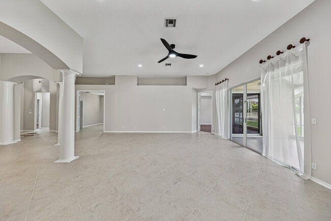 Building Photo - 12325 Cascades Pointe Dr