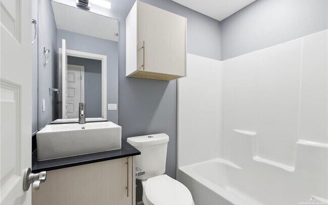 Building Photo - 1421 W Harrison Ave