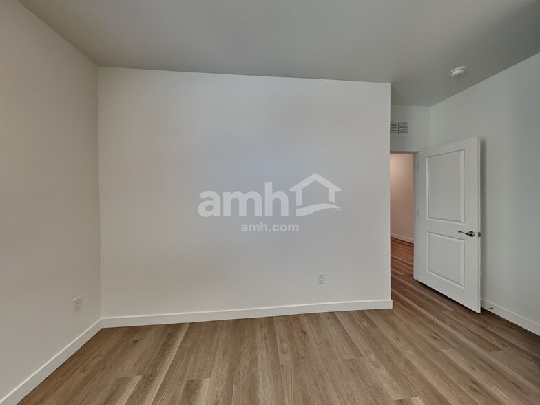 Building Photo - 13085 N Serenity Vly Dr