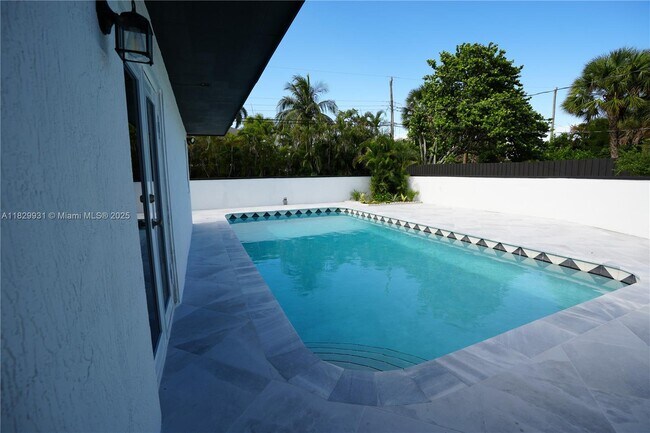Building Photo - 2573 Conroy Dr