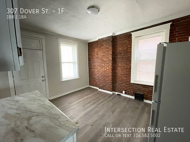 Building Photo - Beautifully Renovated Carondelet Apartment