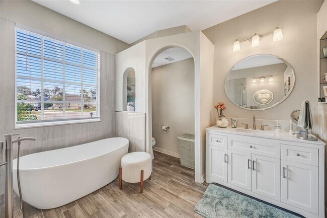 Building Photo - 6120 Chene Ct