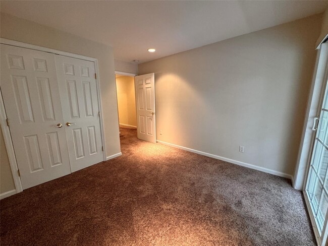 Building Photo - 854 Verona Dr