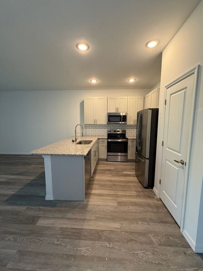 Building Photo - 615 SE 8th St