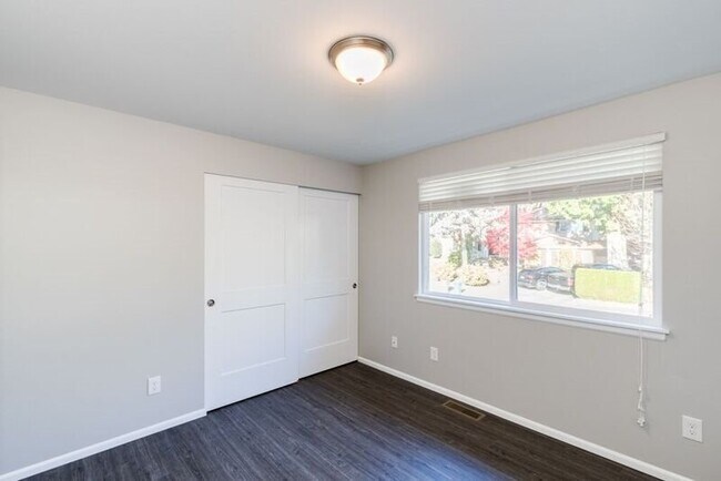 Building Photo - Remodeled 3 Bedroom Kirkland Home