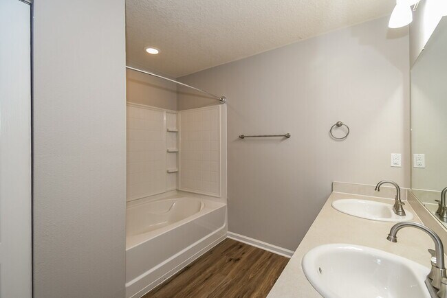 Building Photo - 3227 Canyon Falls Dr