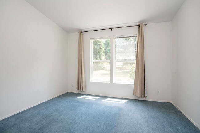 Building Photo - 3-Bedroom Gig Harbor Retreat with Private Setting and Modern Comforts