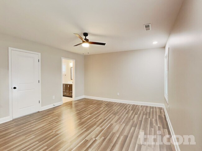 Building Photo - 19 Bloomwood Heights