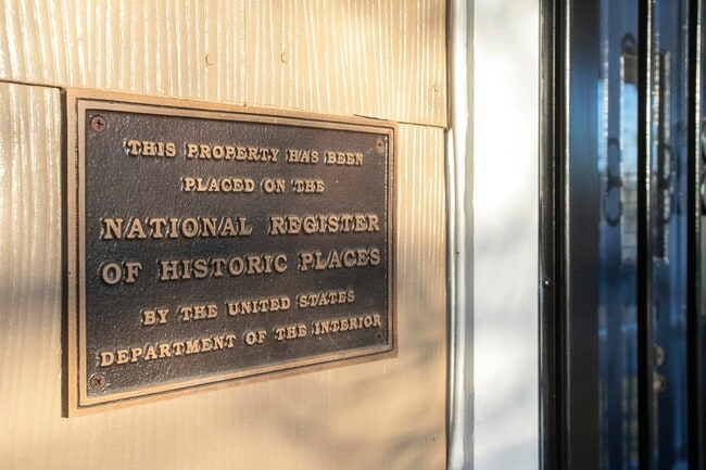 Building Photo - 909 Clarke St