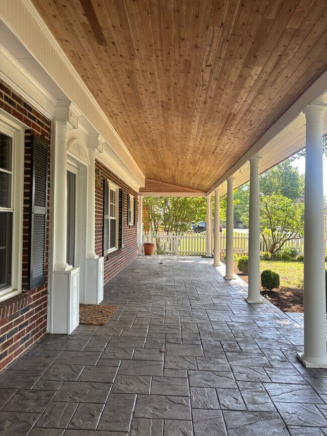 Building Photo - 3479 Overbrook Dr
