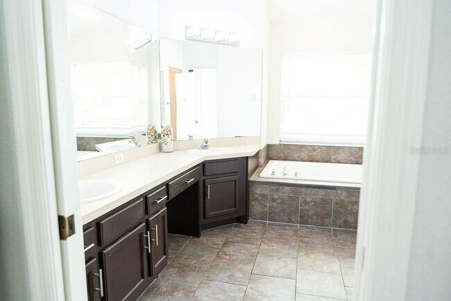 Building Photo - 1282 Paradise Lake Dr