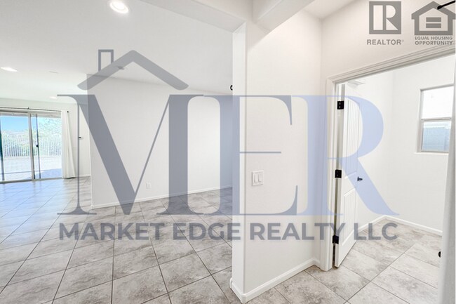 Building Photo - 3Bed/3Bath House in Buckeye! Ready for Immediate Move-In! -- Fenced-In Yard!!