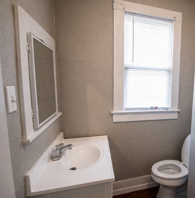 Building Photo - Convenient Home in Close Proximity to Downtown!