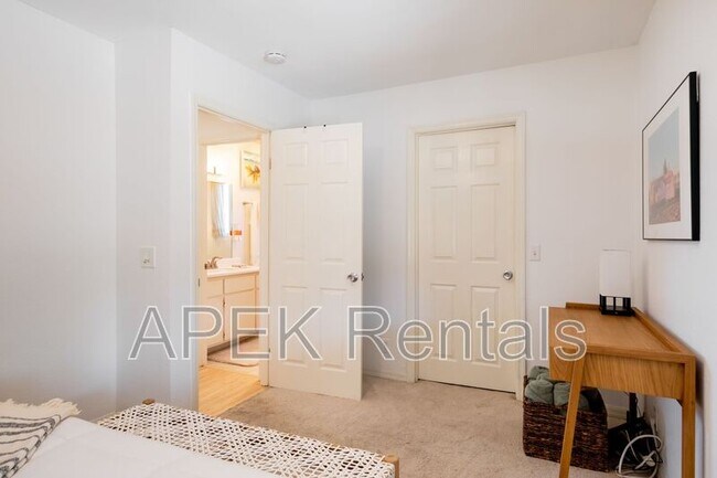 Building Photo - 61493 Desert Air Rd