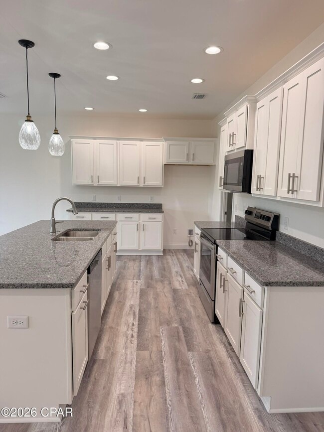 Building Photo - 913 Plantation Dr