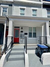 Building Photo - Beautifully renovated 3 bedroom/2 bath home