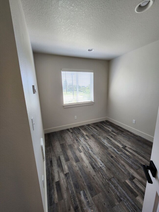 Building Photo - 3 Bedroom 2.5 Bath in Winlock