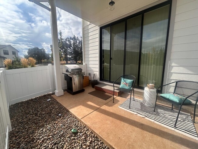 Building Photo - 307 Talons Dr